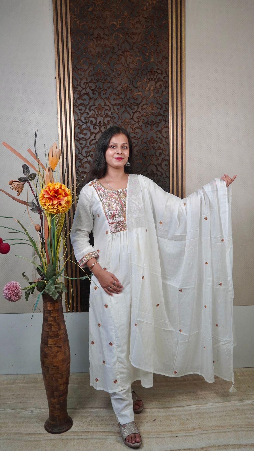 Off-White Embroidered Dupatta set – Elegant Embellishment in Soft Hues