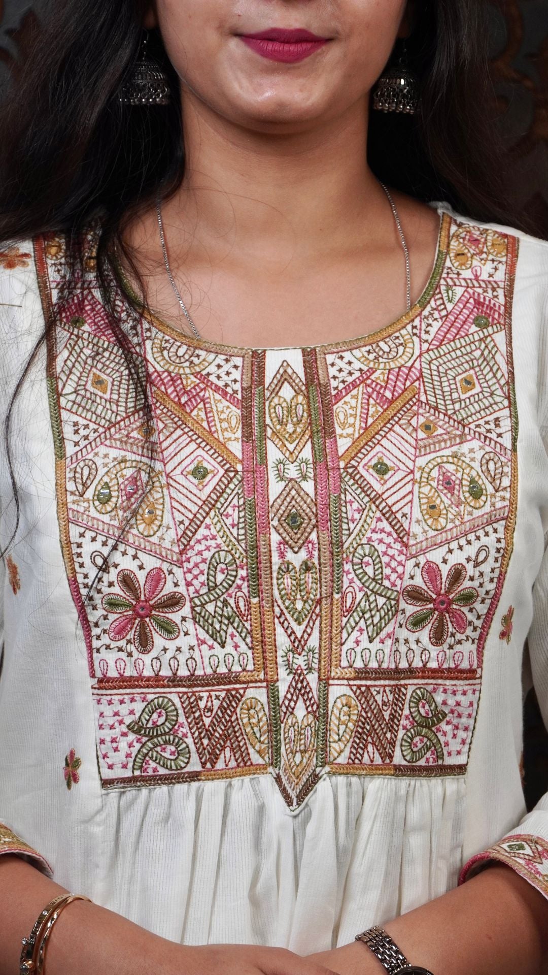 Off-White Embroidered Dupatta set – Elegant Embellishment in Soft Hues